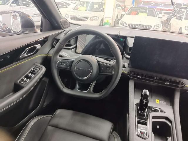 Lynk Lynk & Co 03