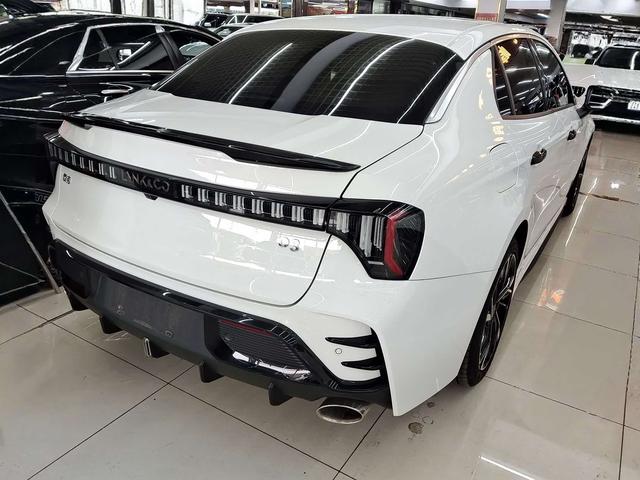 Lynk Lynk & Co 03