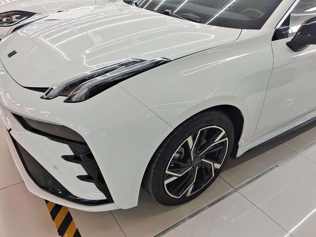 Lynk Lynk & Co 03