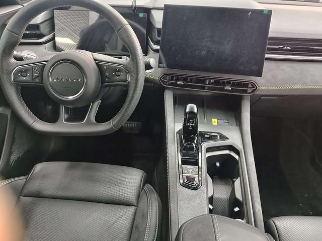 Lynk Lynk & Co 03
