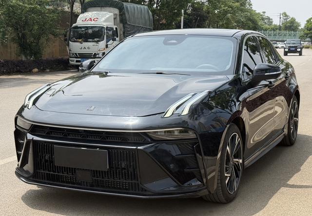 Lynk Lynk & Co 03