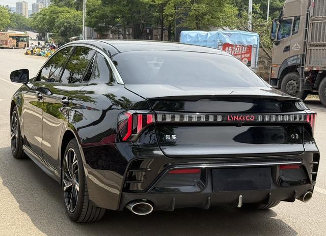 Lynk Lynk & Co 03