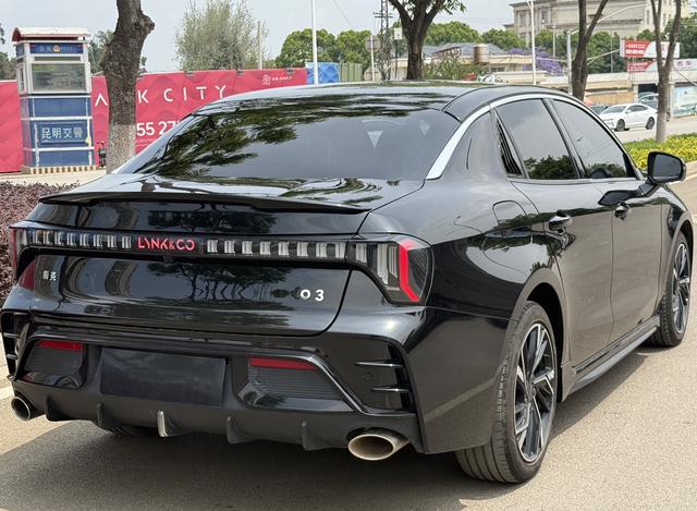 Lynk Lynk & Co 03