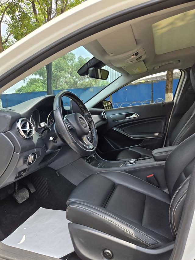 Mercedes-Benz Mercedes-Benz GLA