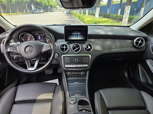 Mercedes-Benz Mercedes-Benz GLA