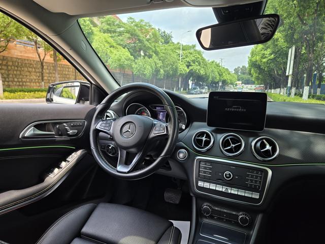 Mercedes-Benz Mercedes-Benz GLA