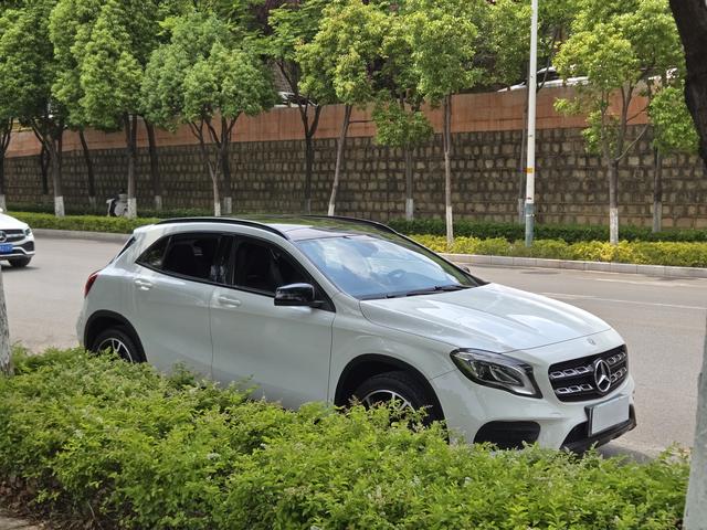 Mercedes-Benz Mercedes-Benz GLA