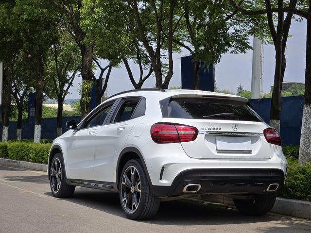 Mercedes-Benz Mercedes-Benz GLA
