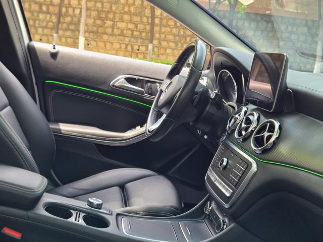 Mercedes-Benz Mercedes-Benz GLA