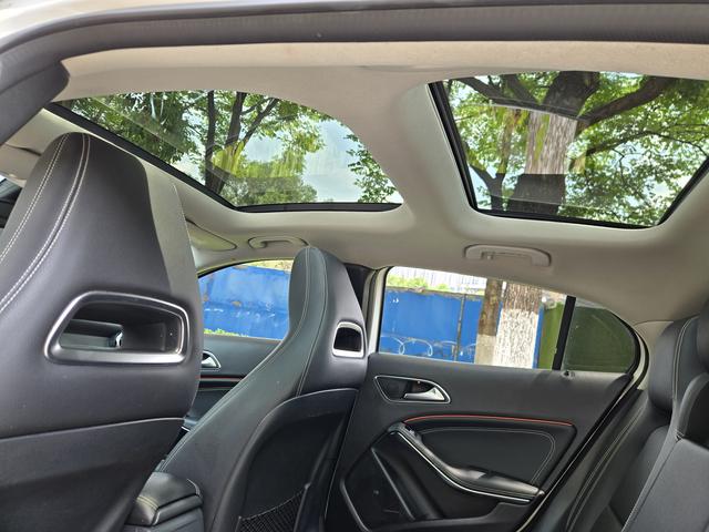 Mercedes-Benz Mercedes-Benz GLA