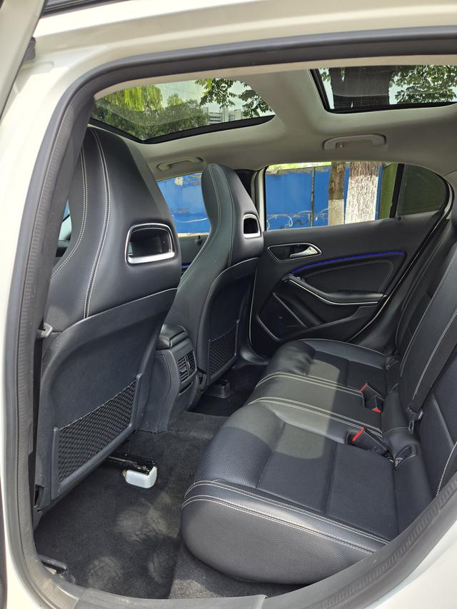 Mercedes-Benz Mercedes-Benz GLA