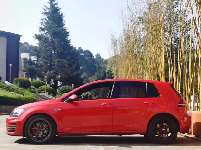 Volkswagen Golf GTI