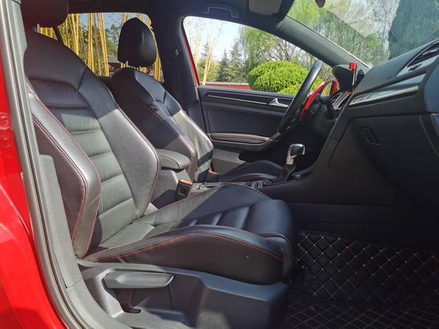 Volkswagen Golf GTI