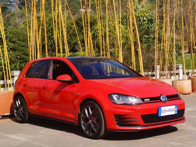 Volkswagen Golf GTI
