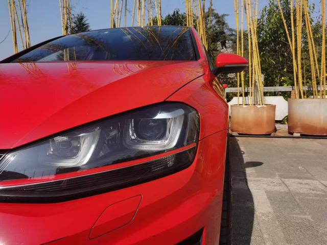 Volkswagen Golf GTI