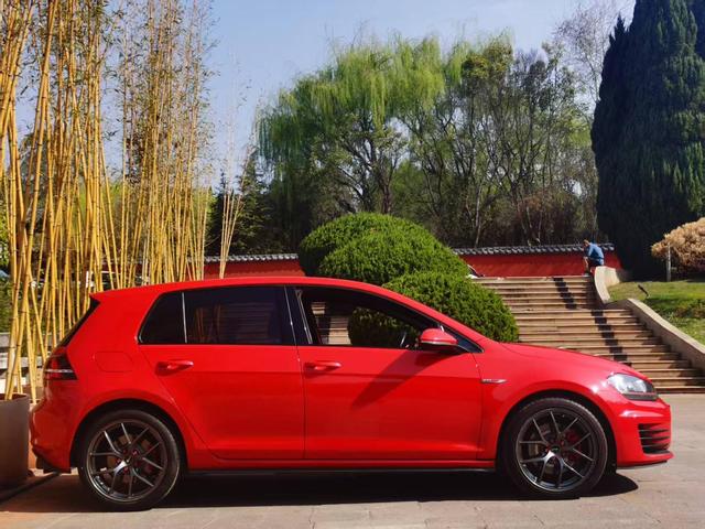 Volkswagen Golf GTI