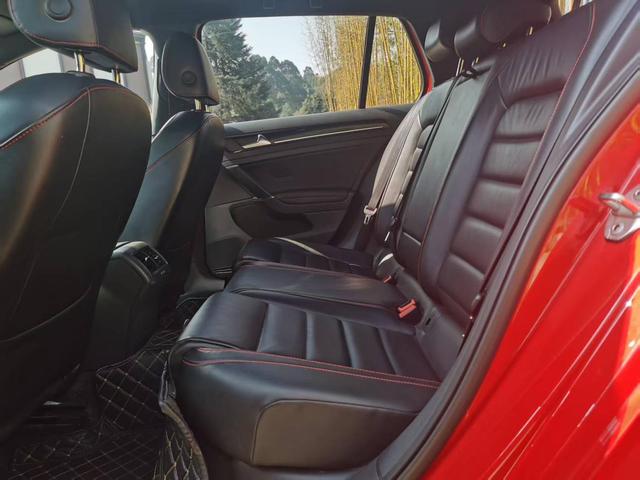 Volkswagen Golf GTI