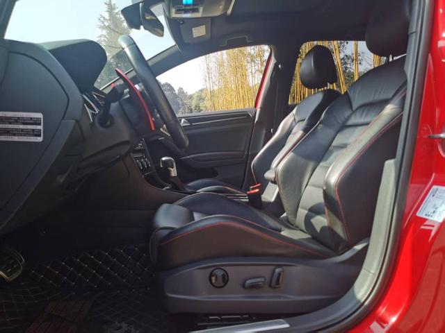 Volkswagen Golf GTI