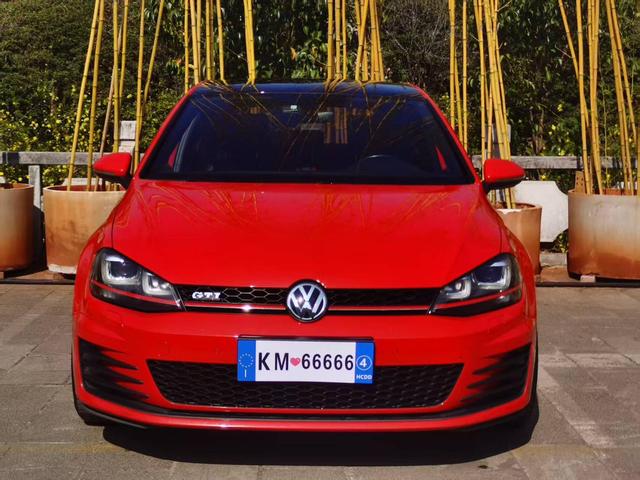 Volkswagen Golf GTI