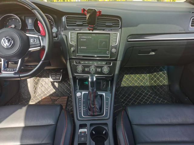 Volkswagen Golf GTI