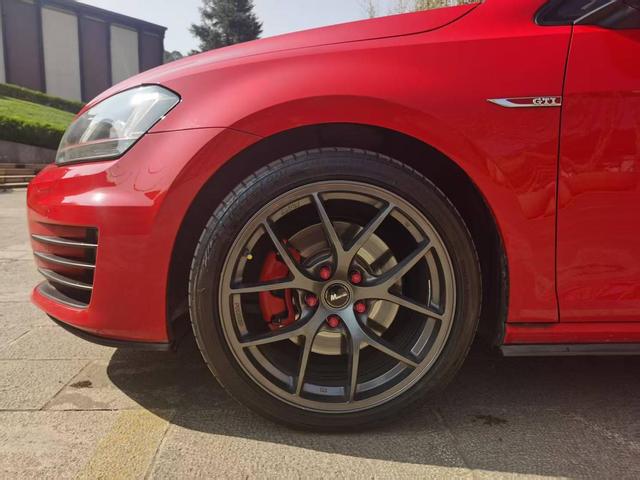 Volkswagen Golf GTI