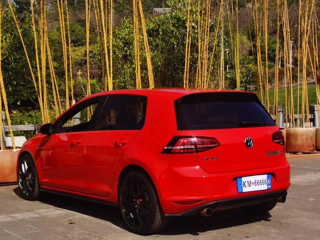 Volkswagen Golf GTI