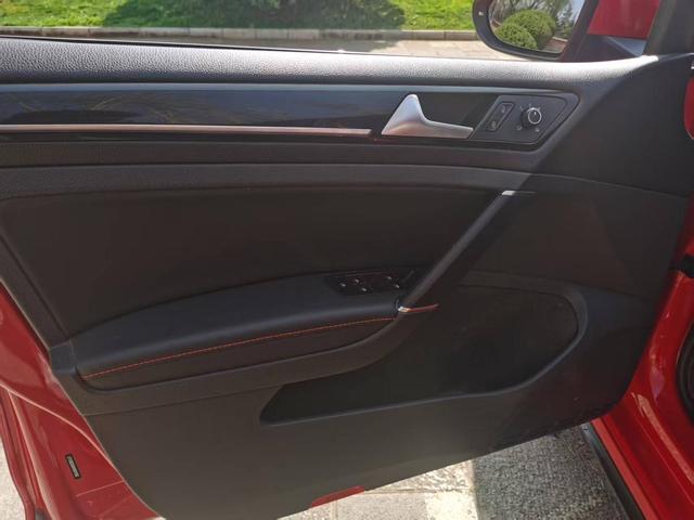 Volkswagen Golf GTI