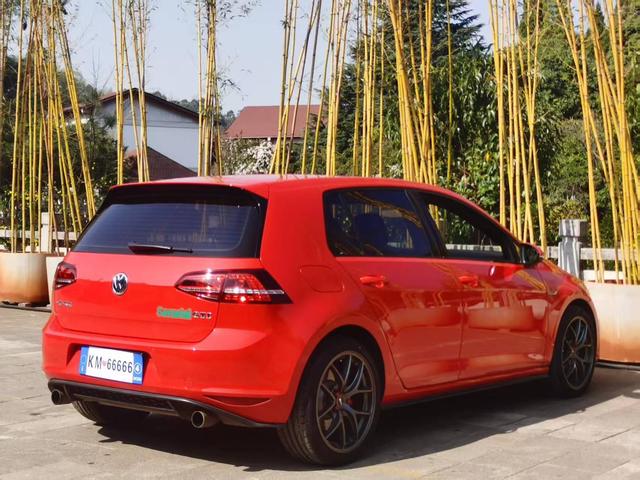 Volkswagen Golf GTI