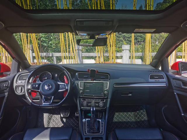 Volkswagen Golf GTI