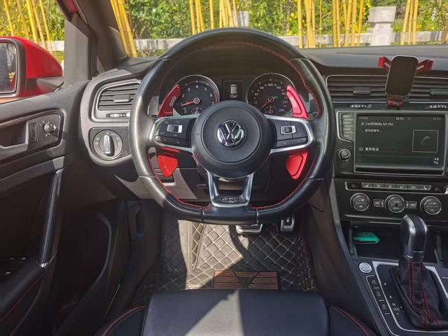 Volkswagen Golf GTI