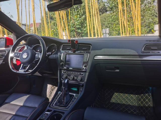 Volkswagen Golf GTI