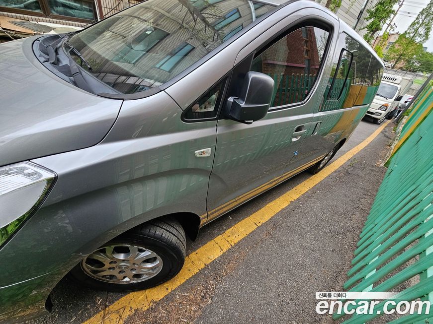 Hyundai Starex