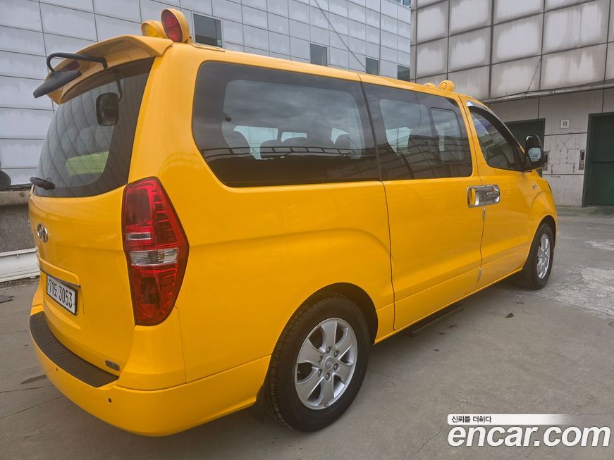 Hyundai Starex