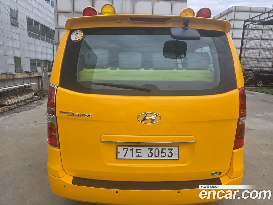 Hyundai Starex