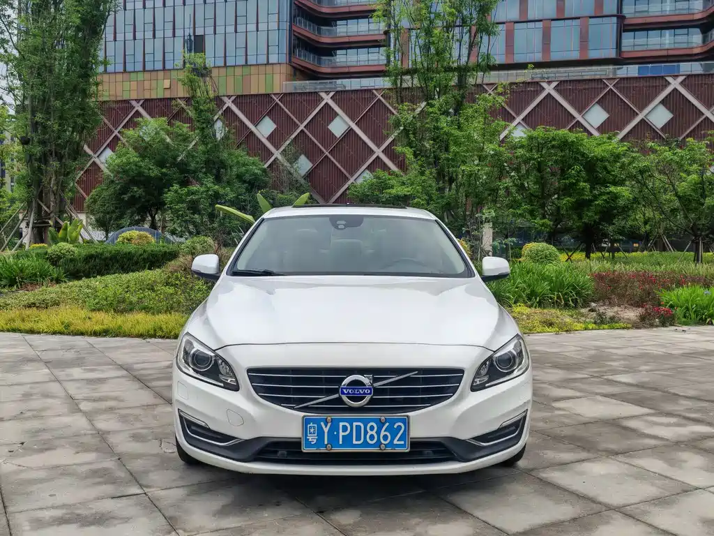 Volvo S60 (Import)
