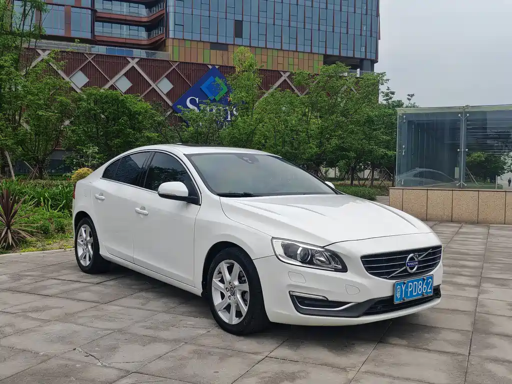 Volvo S60 (Import)