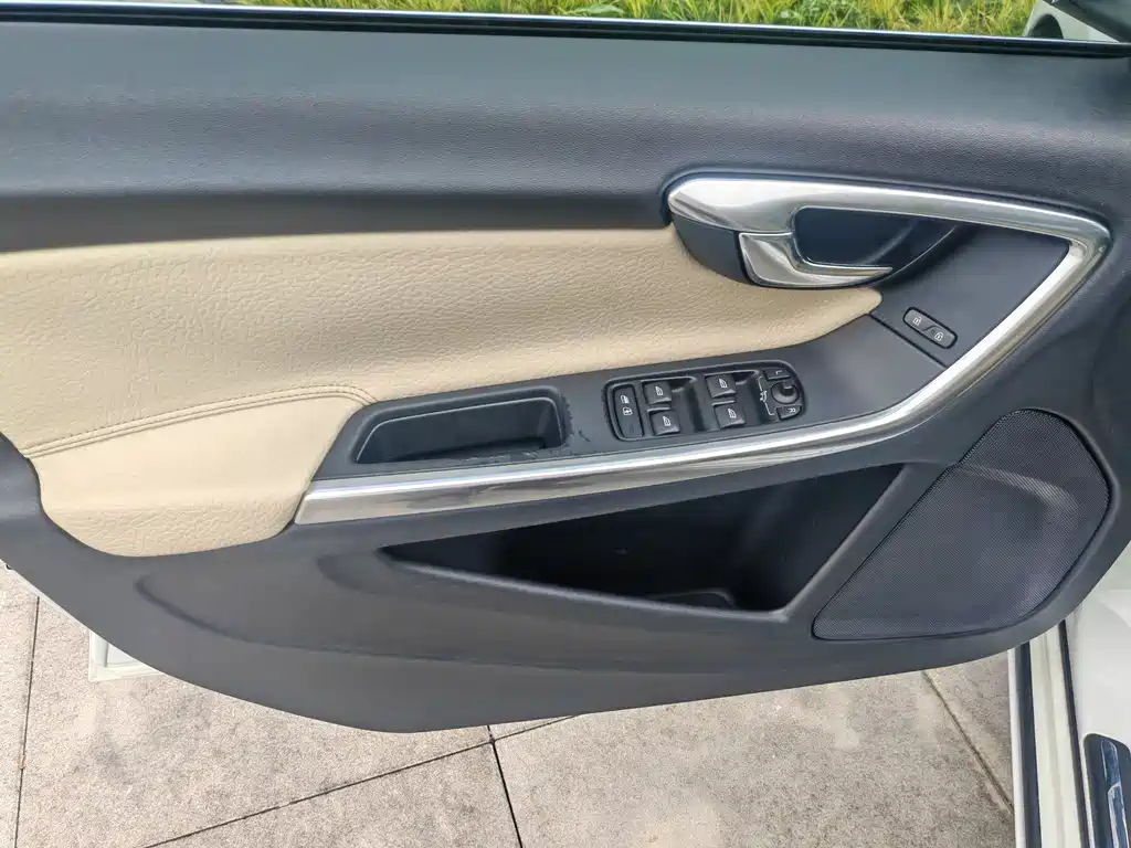 Volvo S60 (Import)