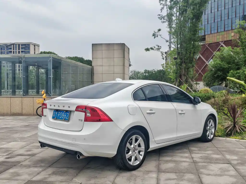 Volvo S60 (Import)
