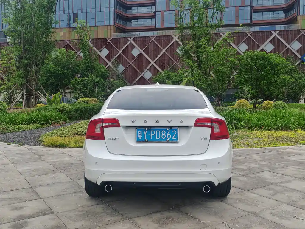 Volvo S60 (Import)