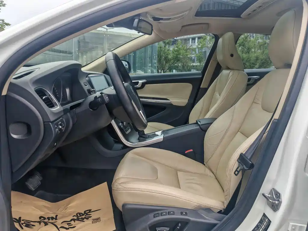 Volvo S60 (Import)
