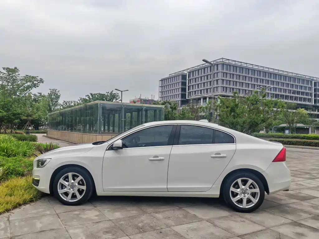 Volvo S60 (Import)