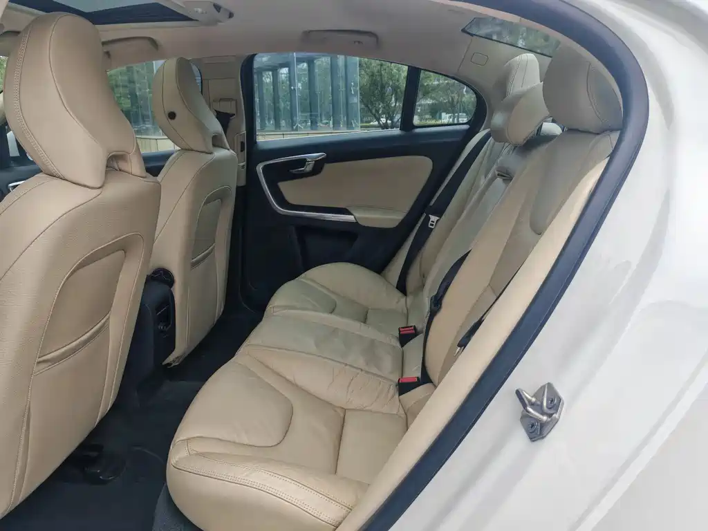 Volvo S60 (Import)