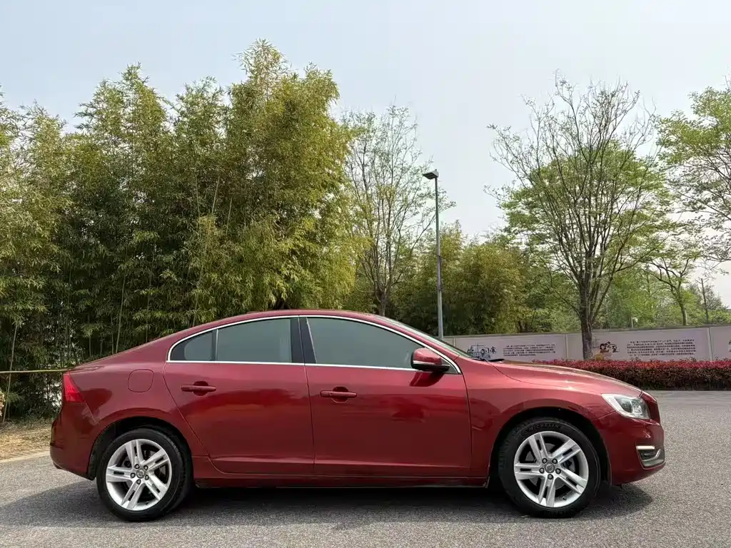 Volvo S60 (Import)