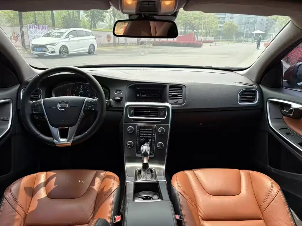 Volvo S60 (Import)