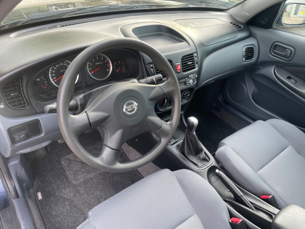Nissan Almera