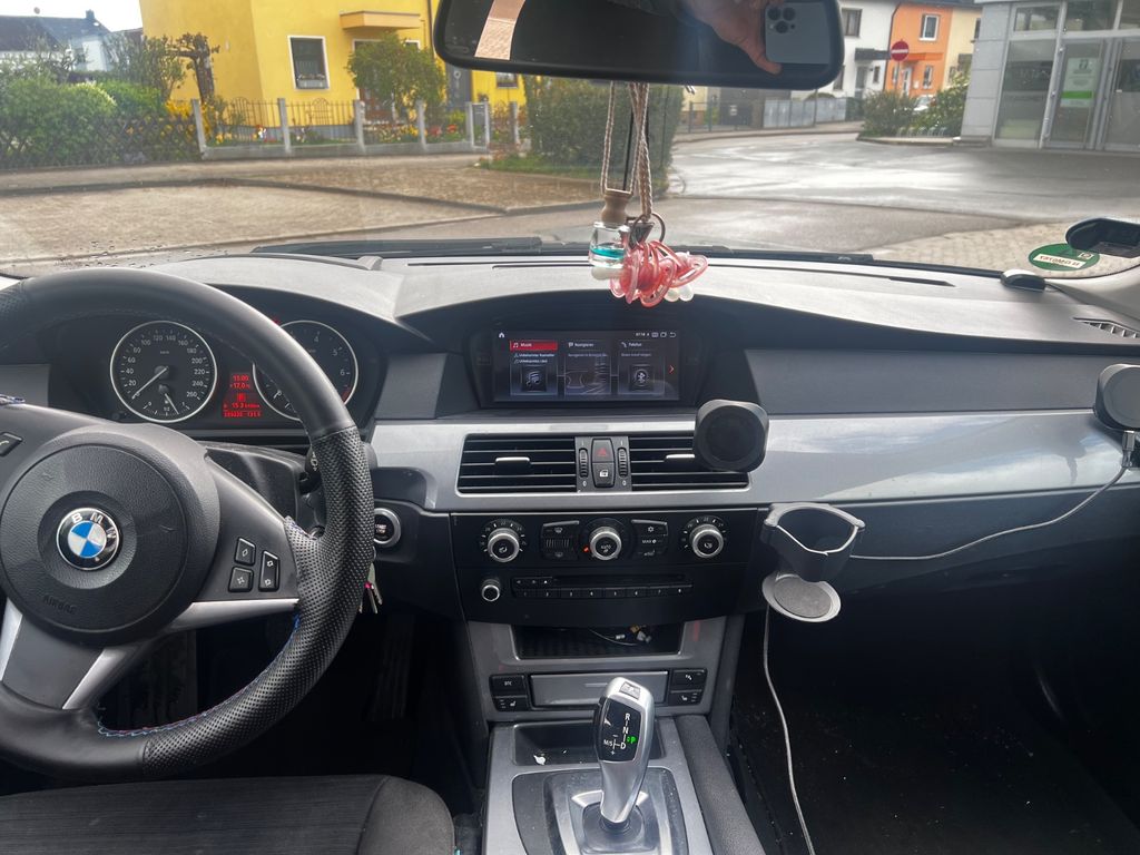 BMW 523