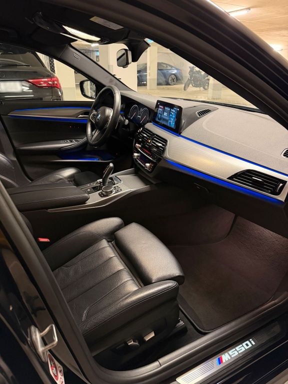 BMW M550