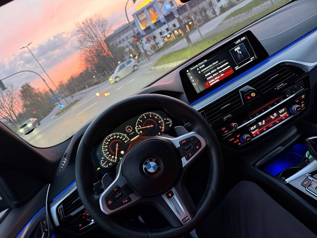 BMW M550