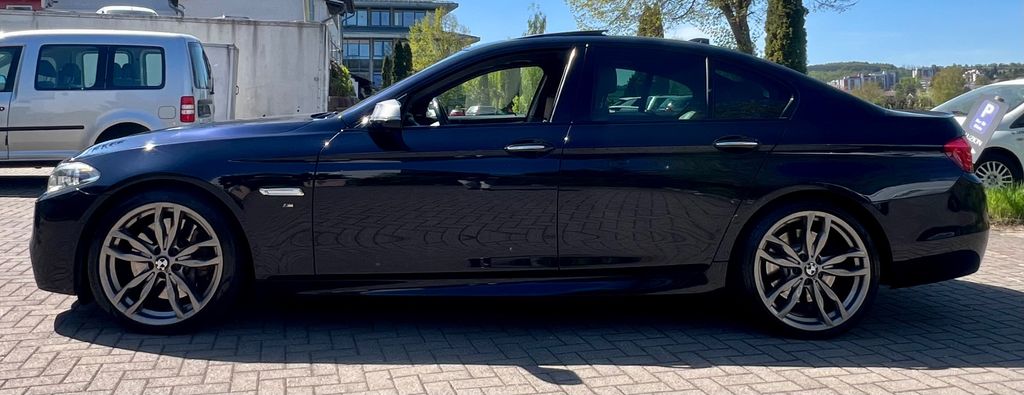 BMW M550