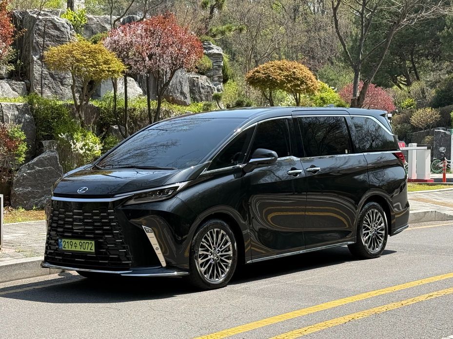 Lexus LM